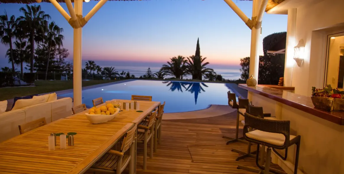 Sale of detached villa in Hacienda Las Chapas 19