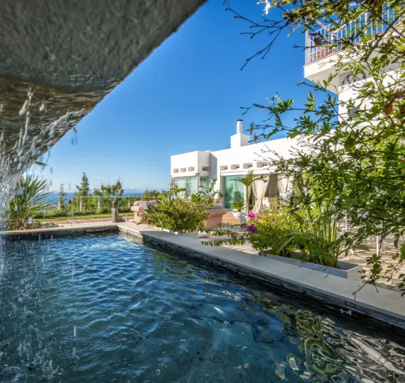 Продажа  отдельно стоящей виллы в Estepona