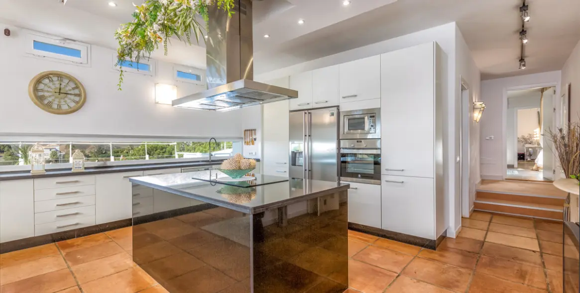 Продажа  отдельно стоящей виллы в Estepona 6