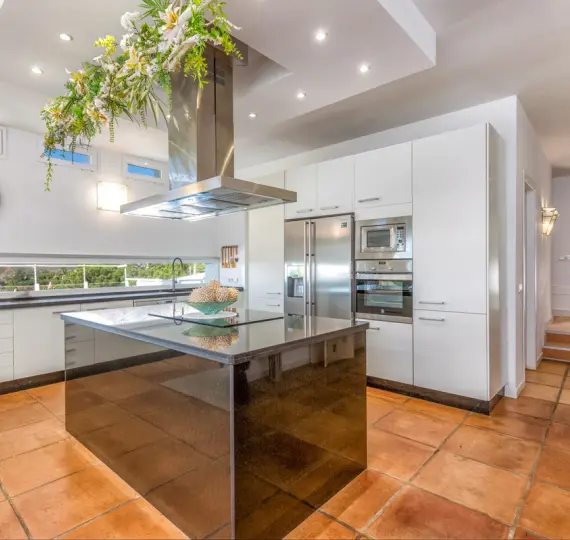 Продажа  отдельно стоящей виллы в Estepona