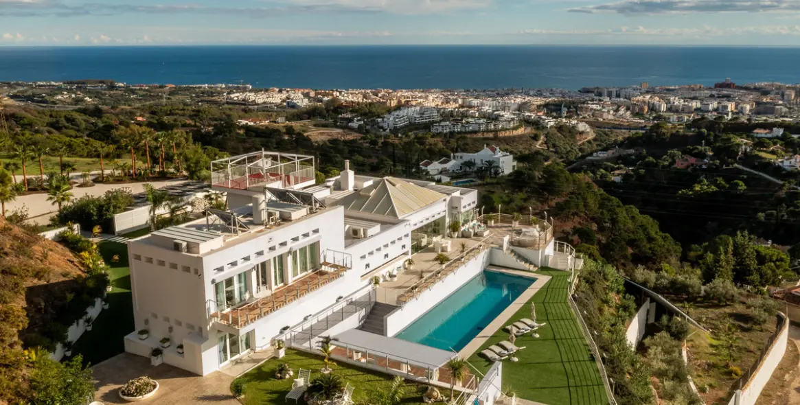 Продажа  отдельно стоящей виллы в Estepona 8