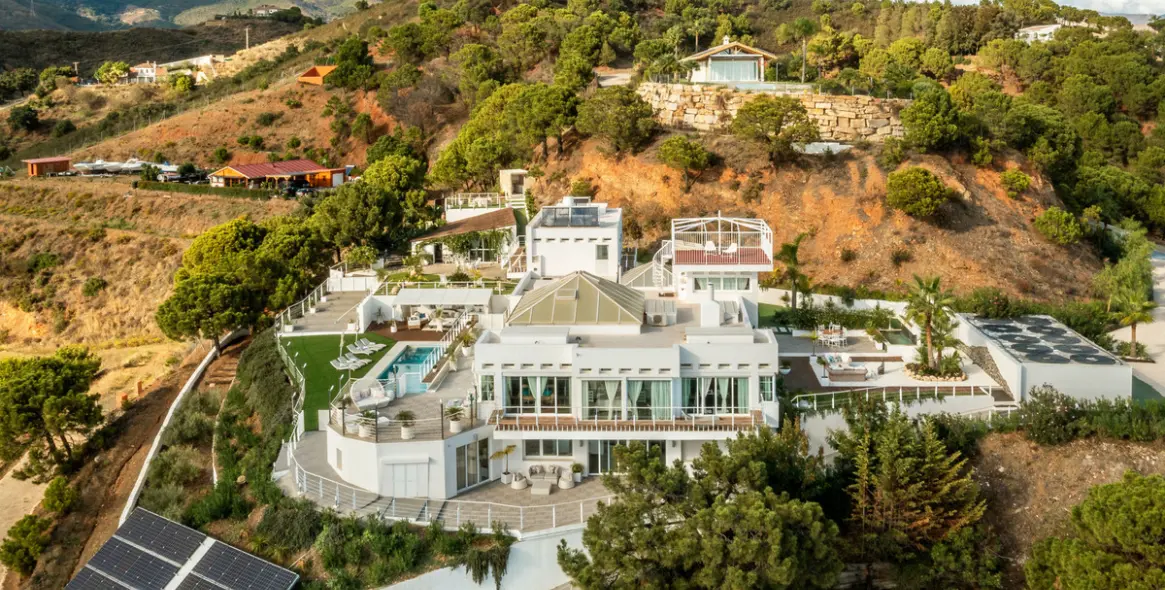 Продажа  отдельно стоящей виллы в Estepona 9