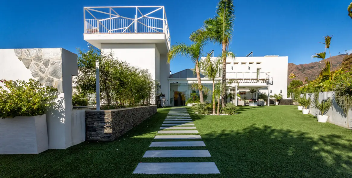 Продажа  отдельно стоящей виллы в Estepona 10