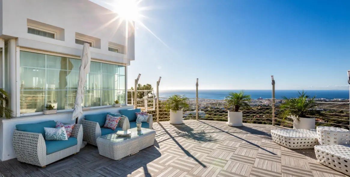 Продажа  отдельно стоящей виллы в Estepona 15