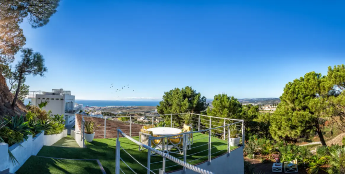 Продажа  отдельно стоящей виллы в Estepona 17