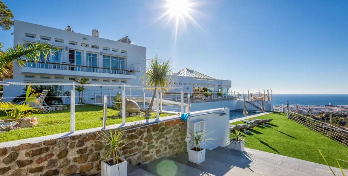 Продажа  отдельно стоящей виллы в Estepona 18