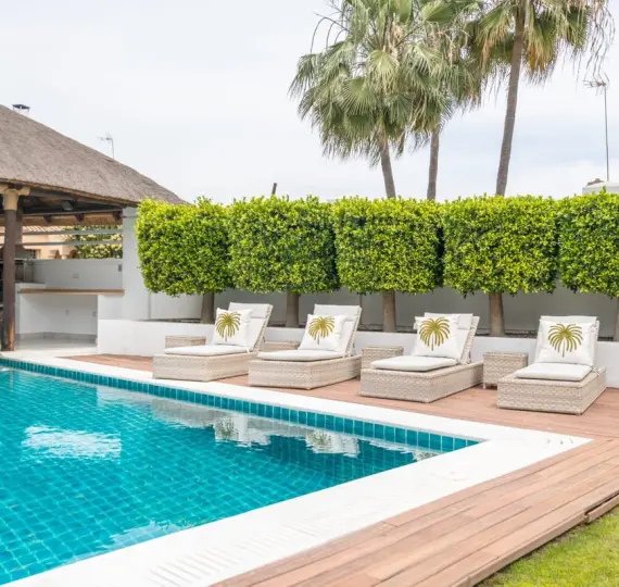 Venta de villa independiente en Nueva Andalucía