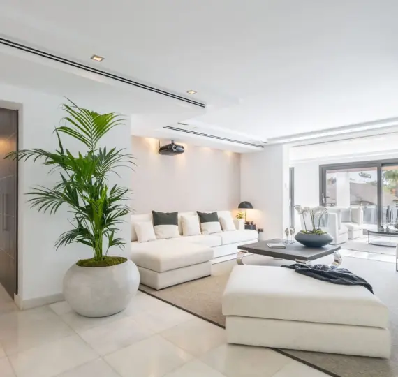 Venta de villa independiente en Nueva Andalucía