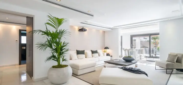 Venta de villa independiente en Nueva Andalucía 2