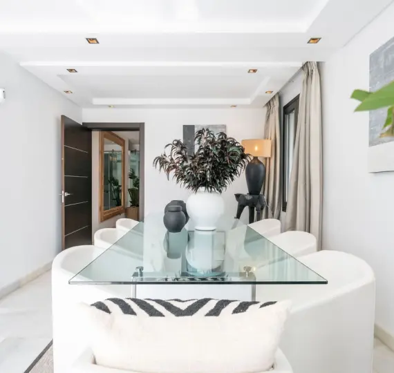 Venta de villa independiente en Nueva Andalucía