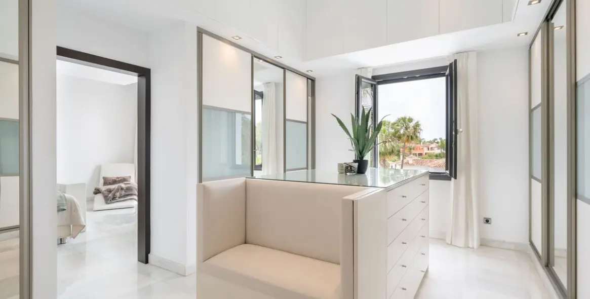 Sale of detached villa in Nueva Andalucía 15