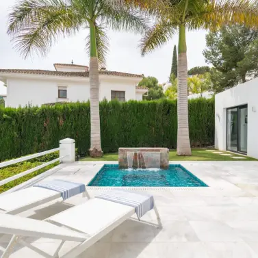 Sale of detached villa in Nueva Andalucía