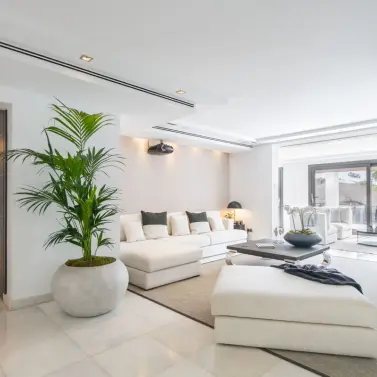 Sale of detached villa in Nueva Andalucía