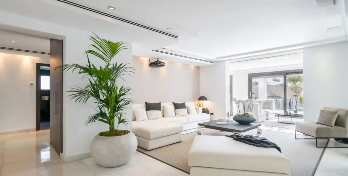 Venta de villa independiente en Nueva Andalucía 3