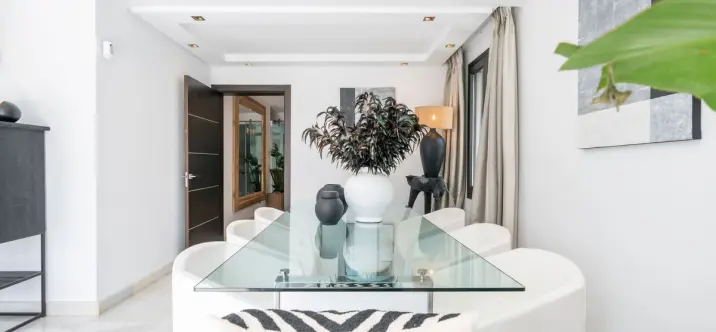 Venta de villa independiente en Nueva Andalucía 4