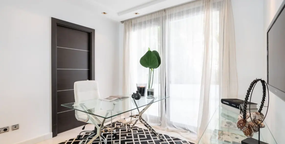 Venta de villa independiente en Nueva Andalucía 16