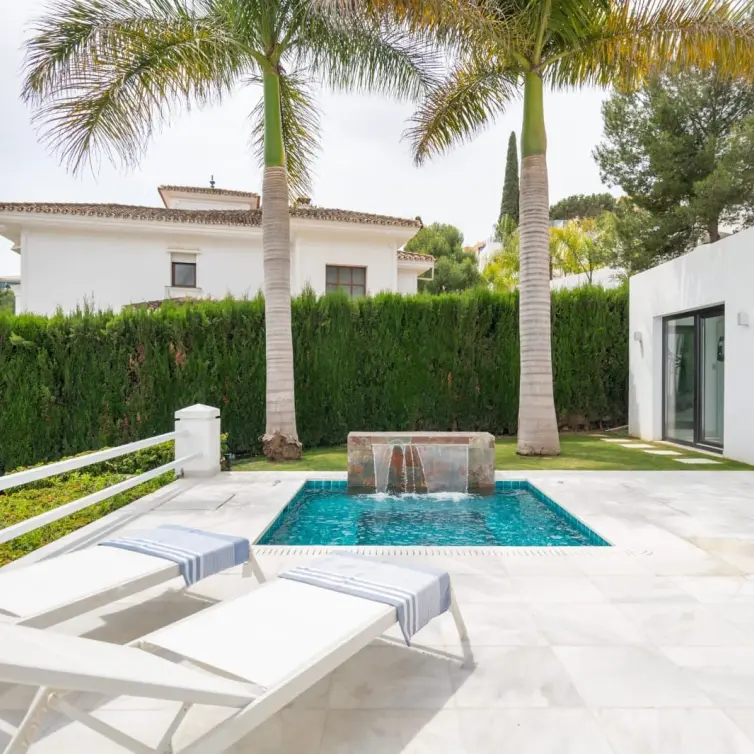 Sale of detached villa in Nueva Andalucía