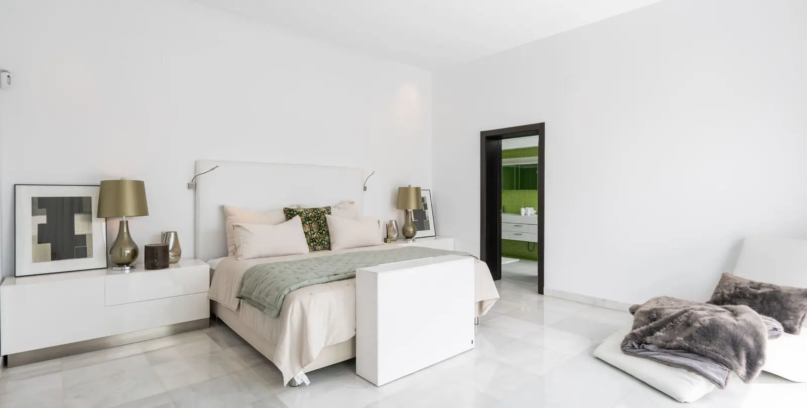 Sale of detached villa in Nueva Andalucía 6