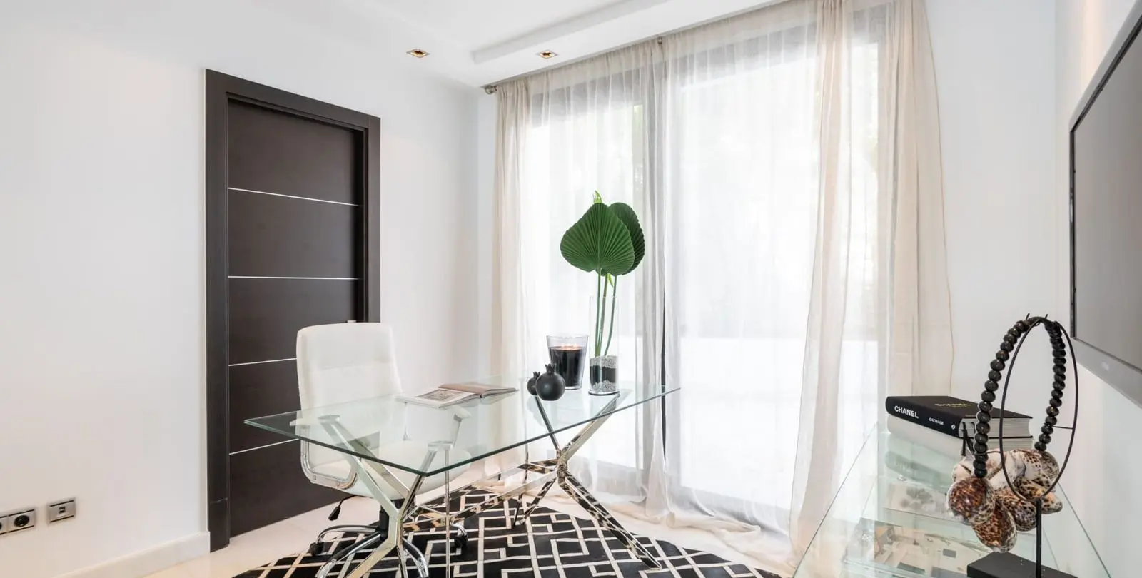 Sale of detached villa in Nueva Andalucía 16