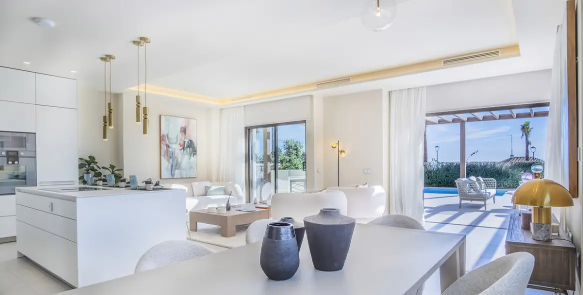 Продажа  отдельно стоящей виллы в New Golden Mile 4