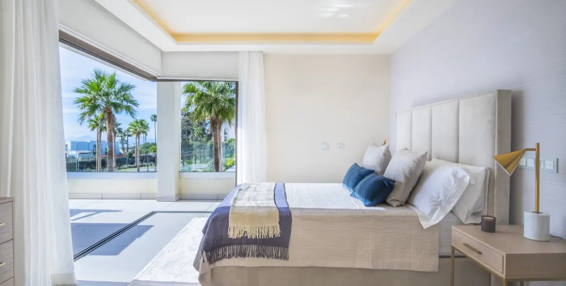 Продажа  отдельно стоящей виллы в New Golden Mile 18