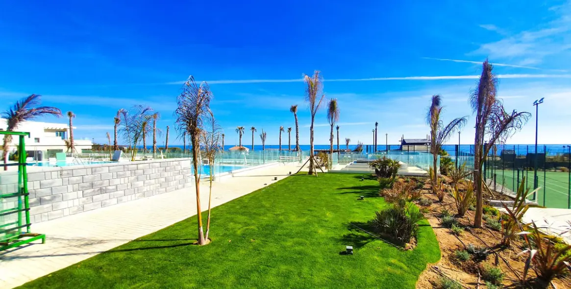 Продажа  отдельно стоящей виллы в New Golden Mile 52