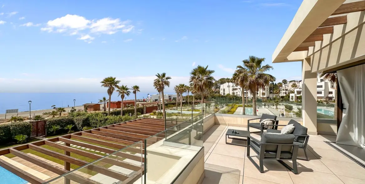 Продажа  отдельно стоящей виллы в New Golden Mile 92