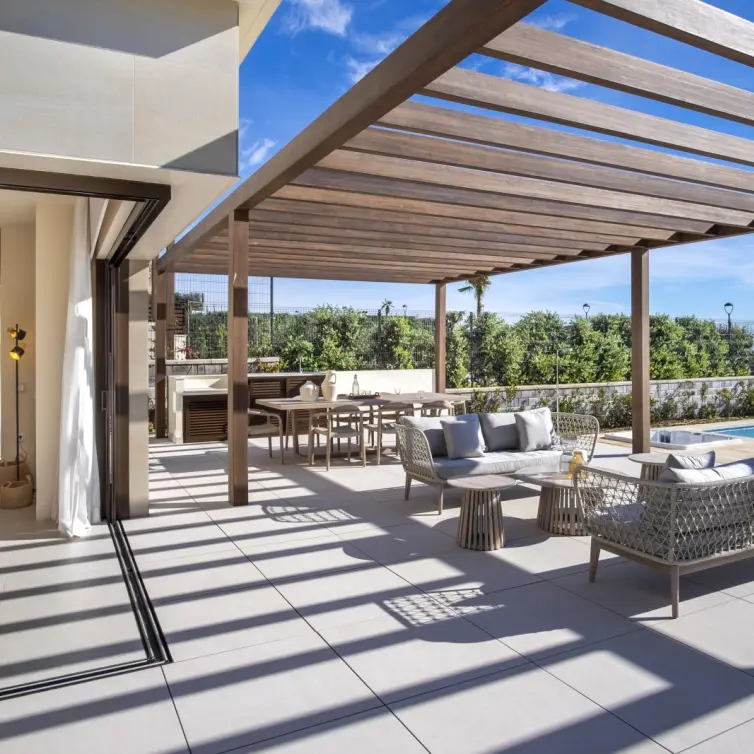 Sale of detached villa in New Golden Mile