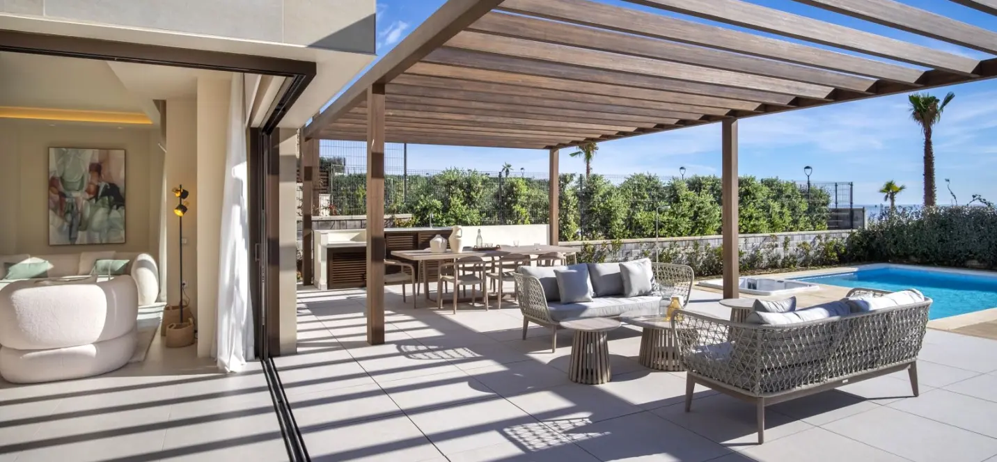 Sale of detached villa in New Golden Mile 2