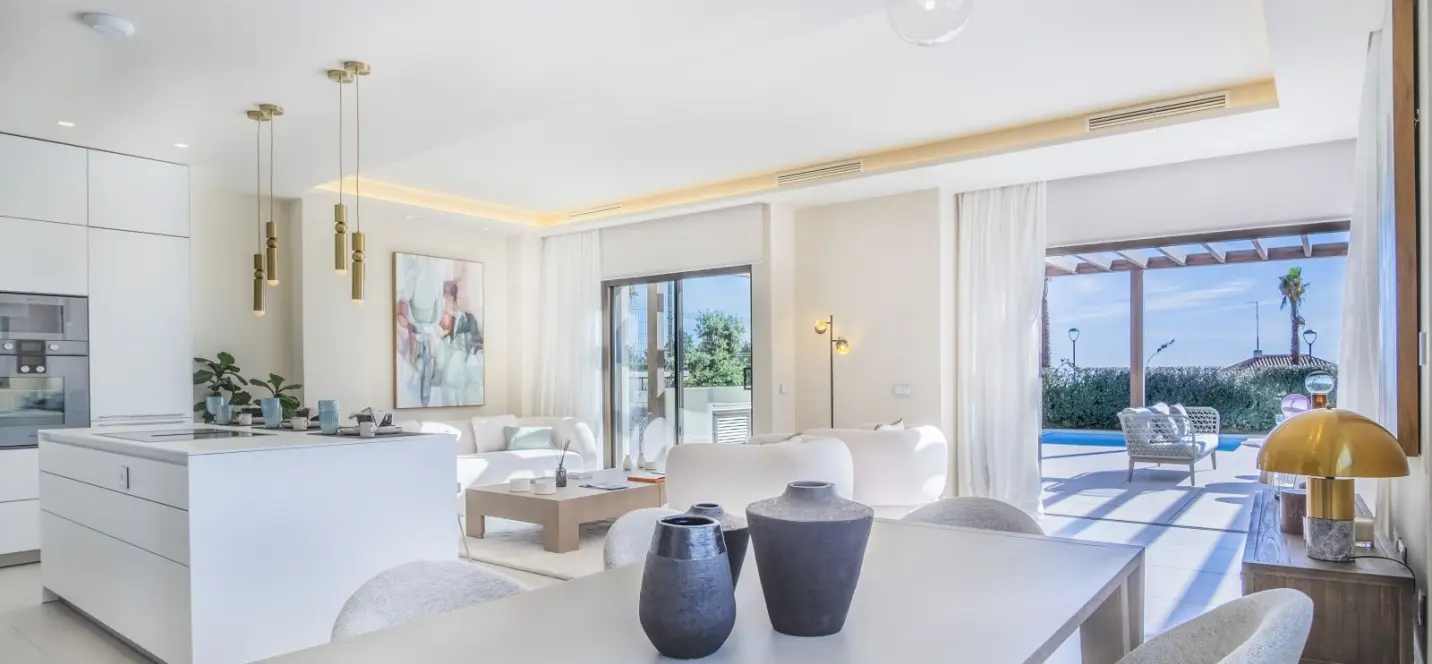 Sale of detached villa in New Golden Mile 3