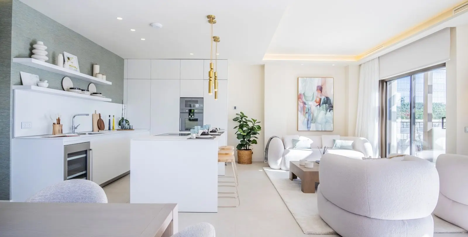 Sale of detached villa in New Golden Mile 5