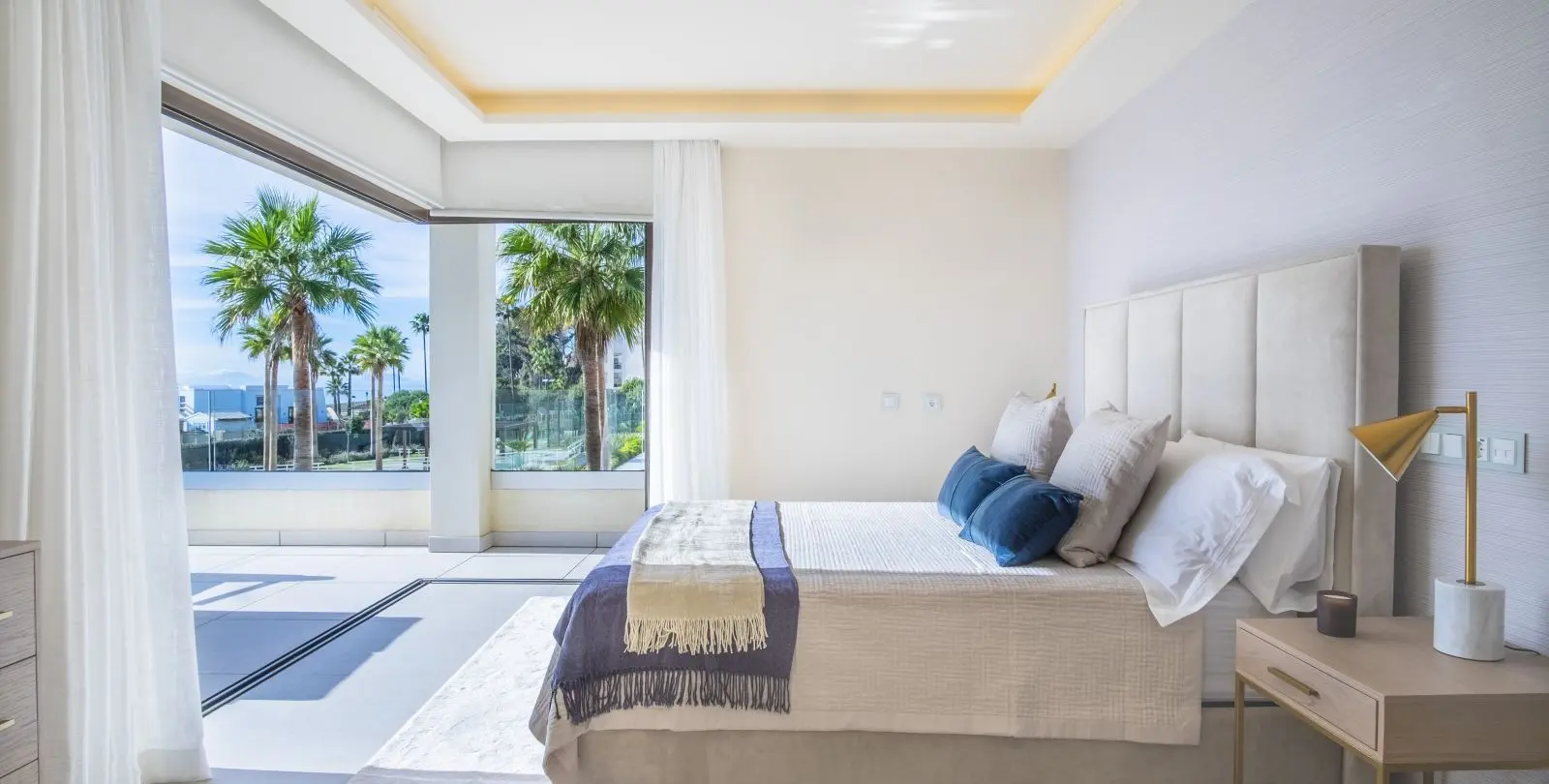 Sale of detached villa in New Golden Mile 18