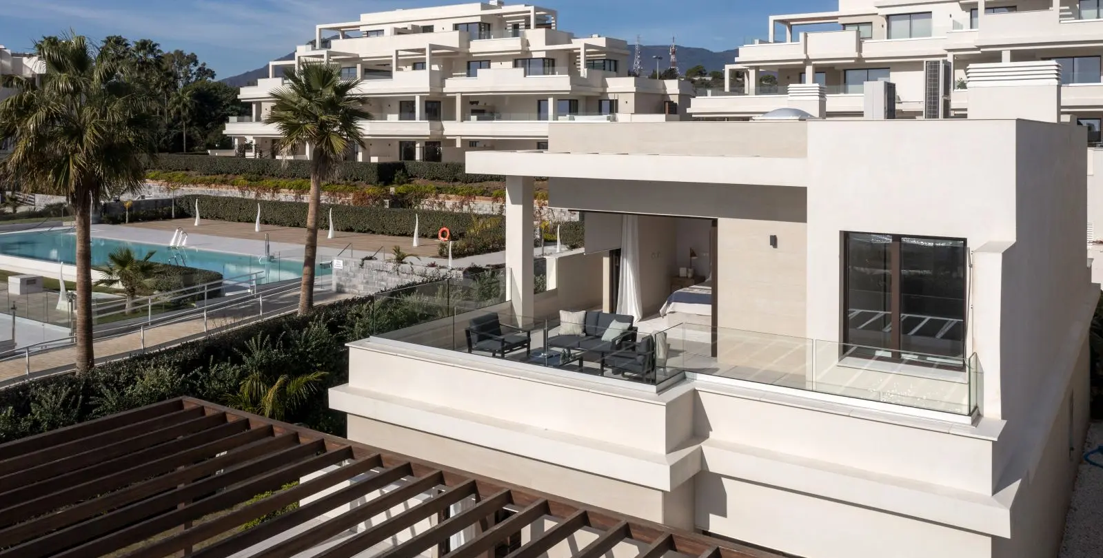 Sale of detached villa in New Golden Mile 20