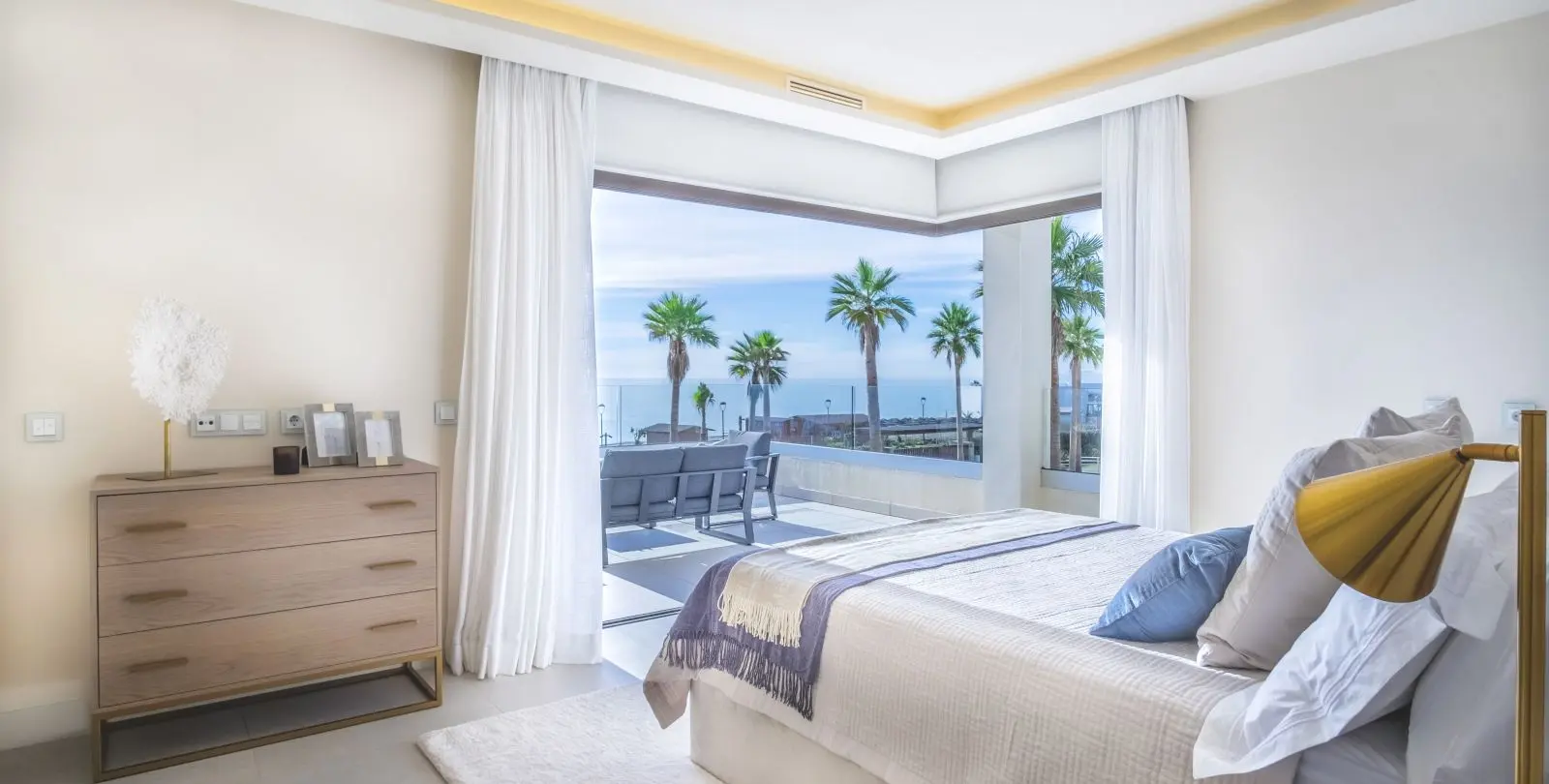 Sale of detached villa in New Golden Mile 22