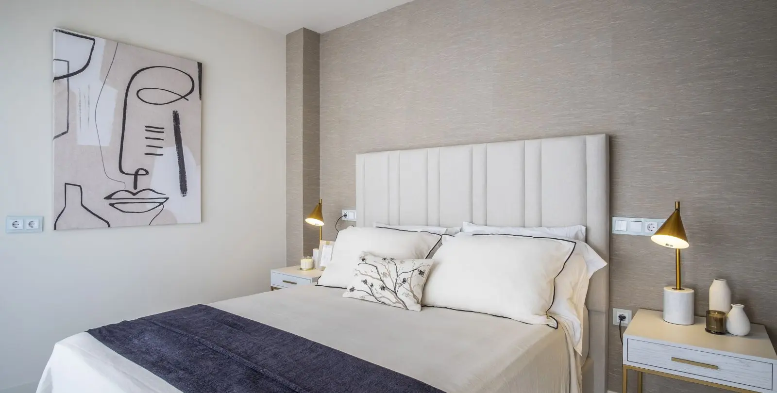 Sale of detached villa in New Golden Mile 28