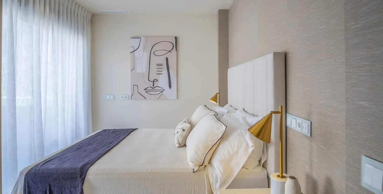 Sale of detached villa in New Golden Mile 29