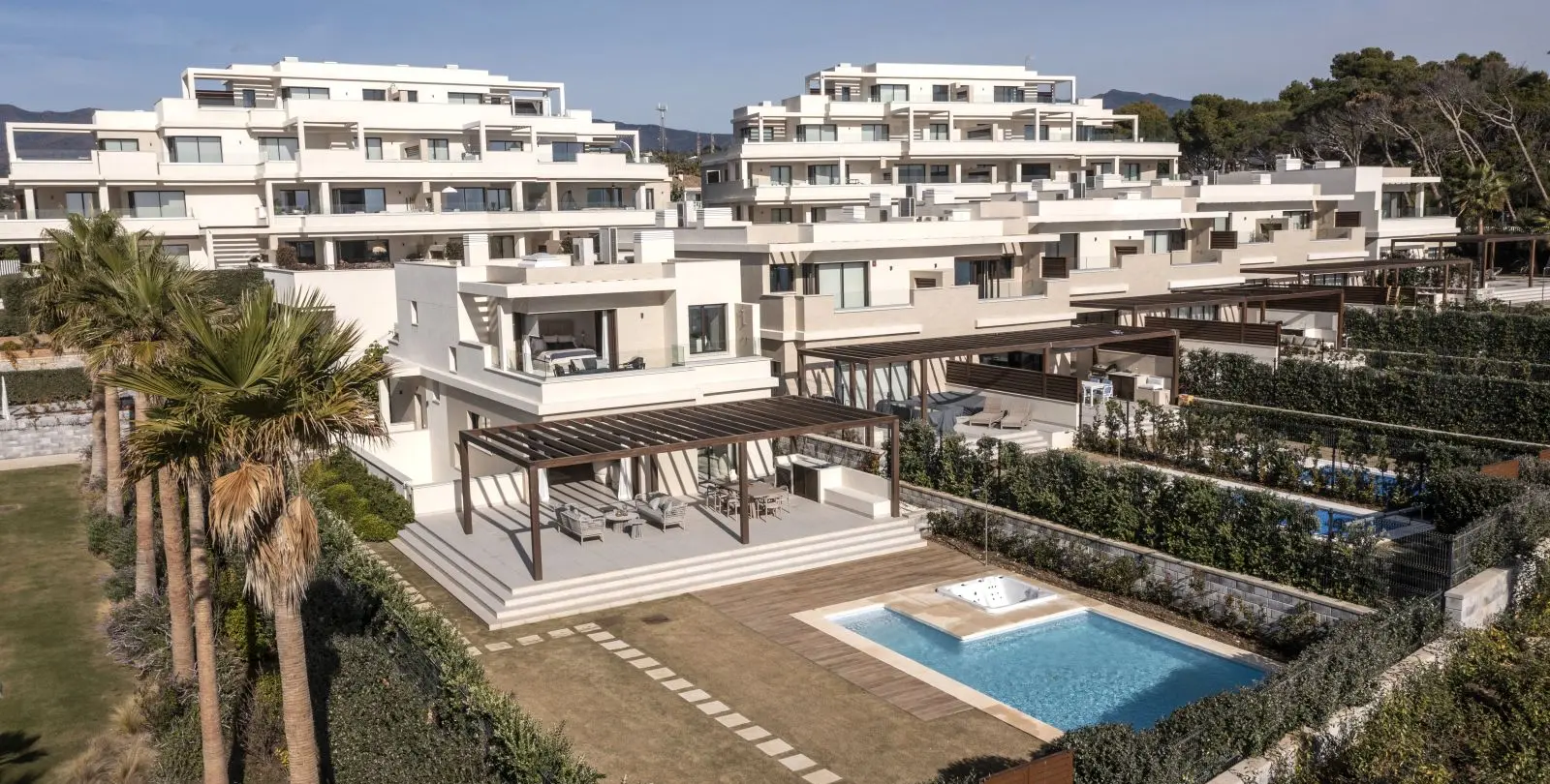 Sale of detached villa in New Golden Mile 41