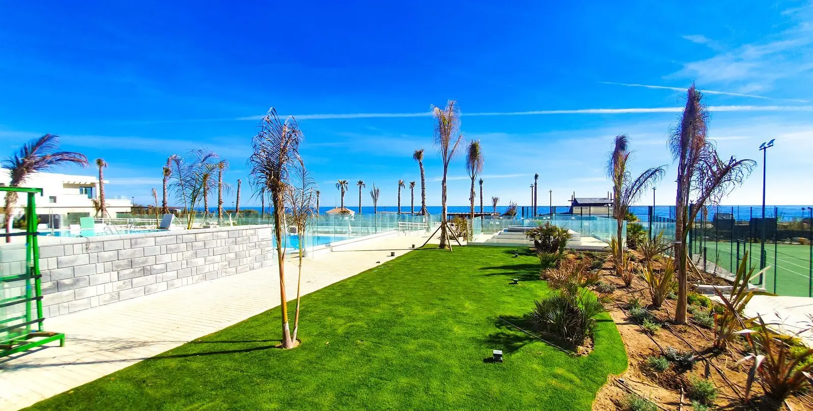 Sale of detached villa in New Golden Mile 52