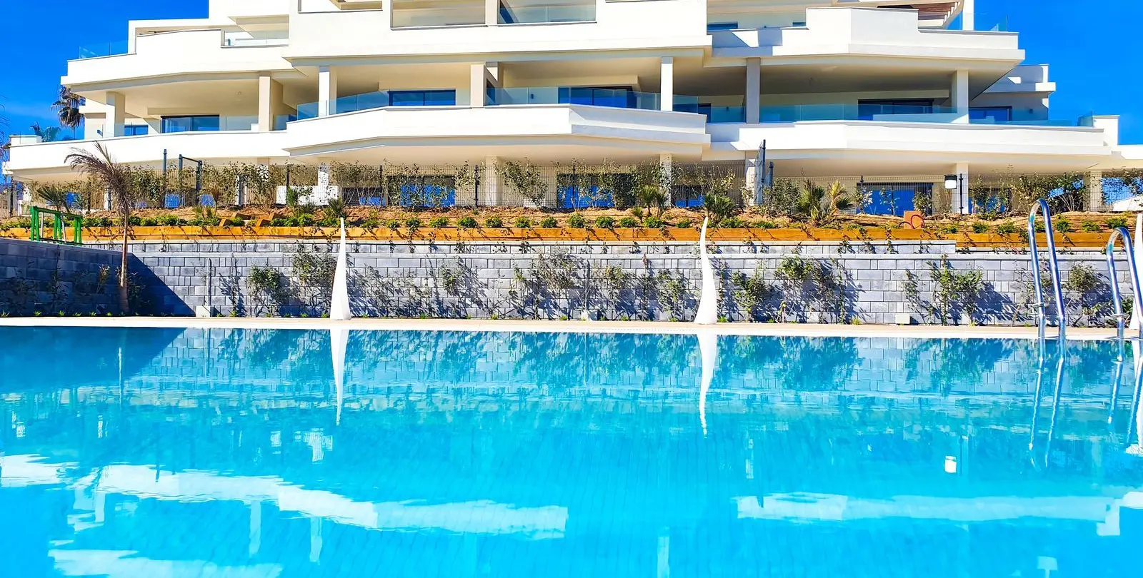 Sale of detached villa in New Golden Mile 56