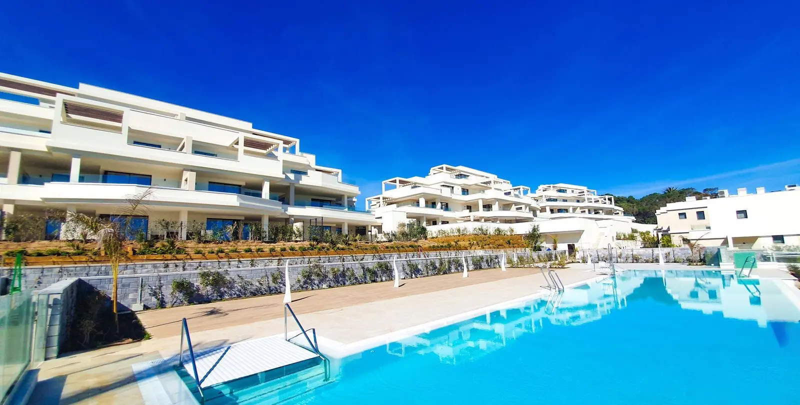 Sale of detached villa in New Golden Mile 57