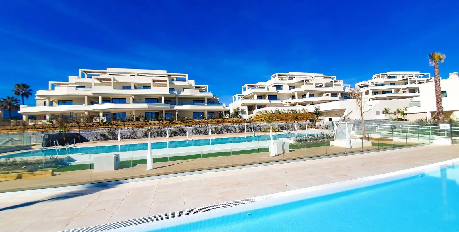 Sale of detached villa in New Golden Mile 58