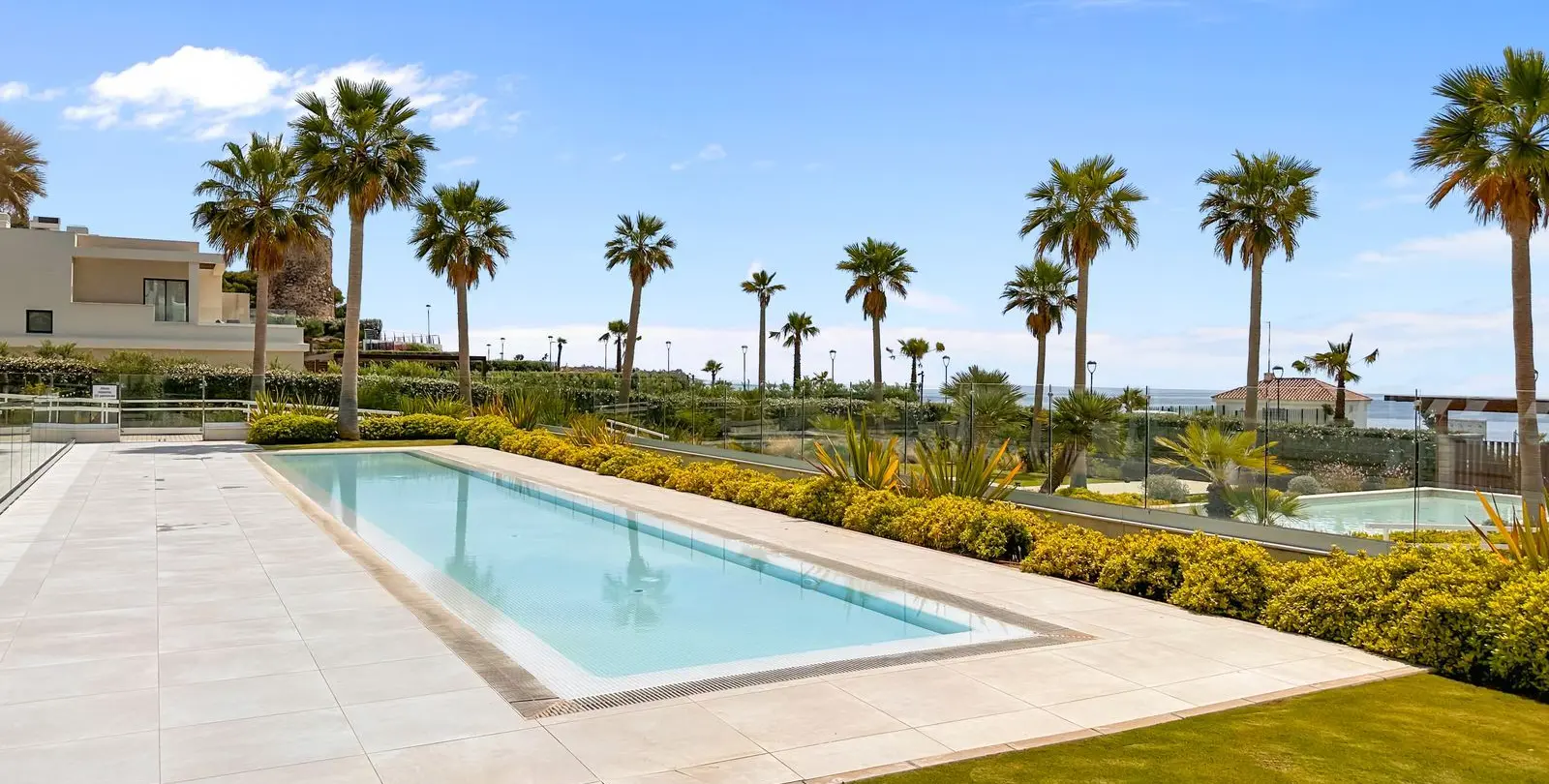 Sale of detached villa in New Golden Mile 67
