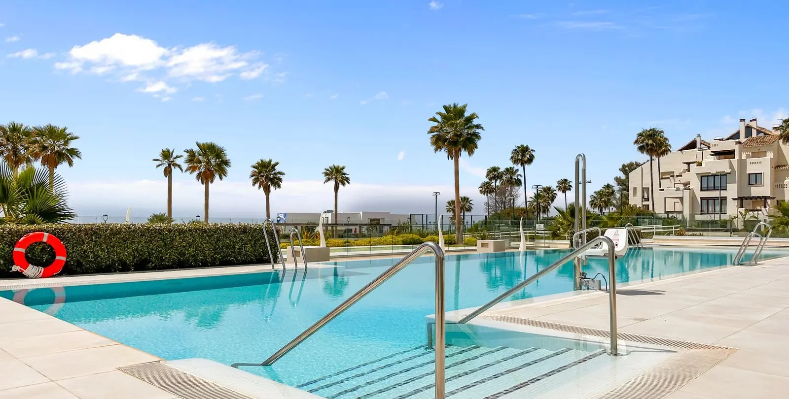 Sale of detached villa in New Golden Mile 72