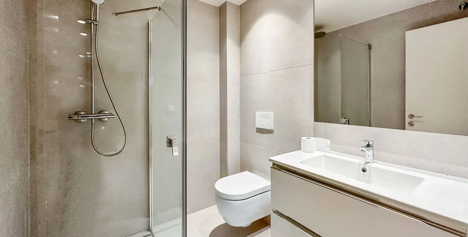Sale of detached villa in New Golden Mile 76