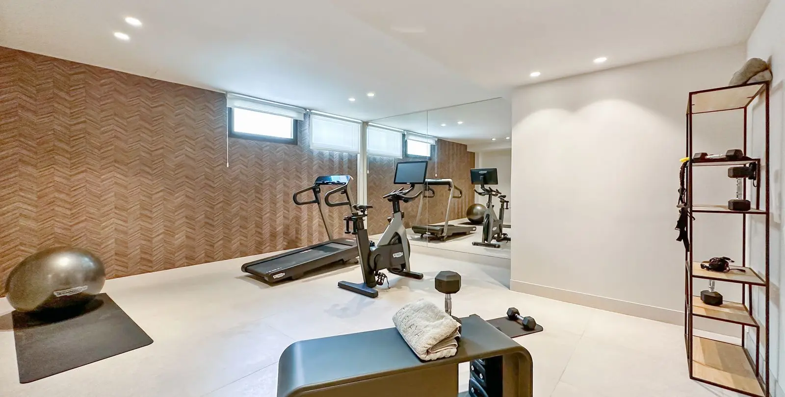 Sale of detached villa in New Golden Mile 79