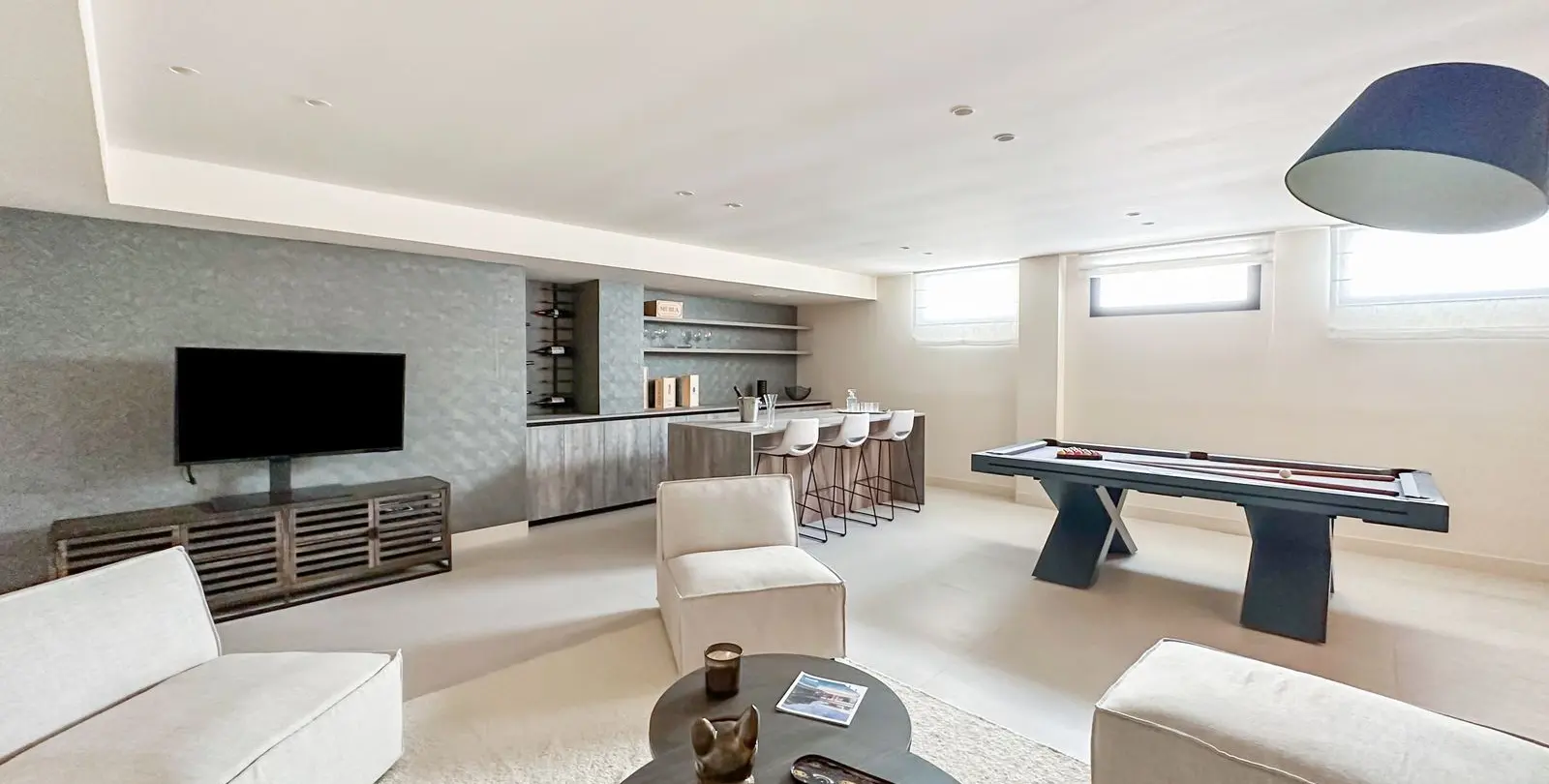 Sale of detached villa in New Golden Mile 81