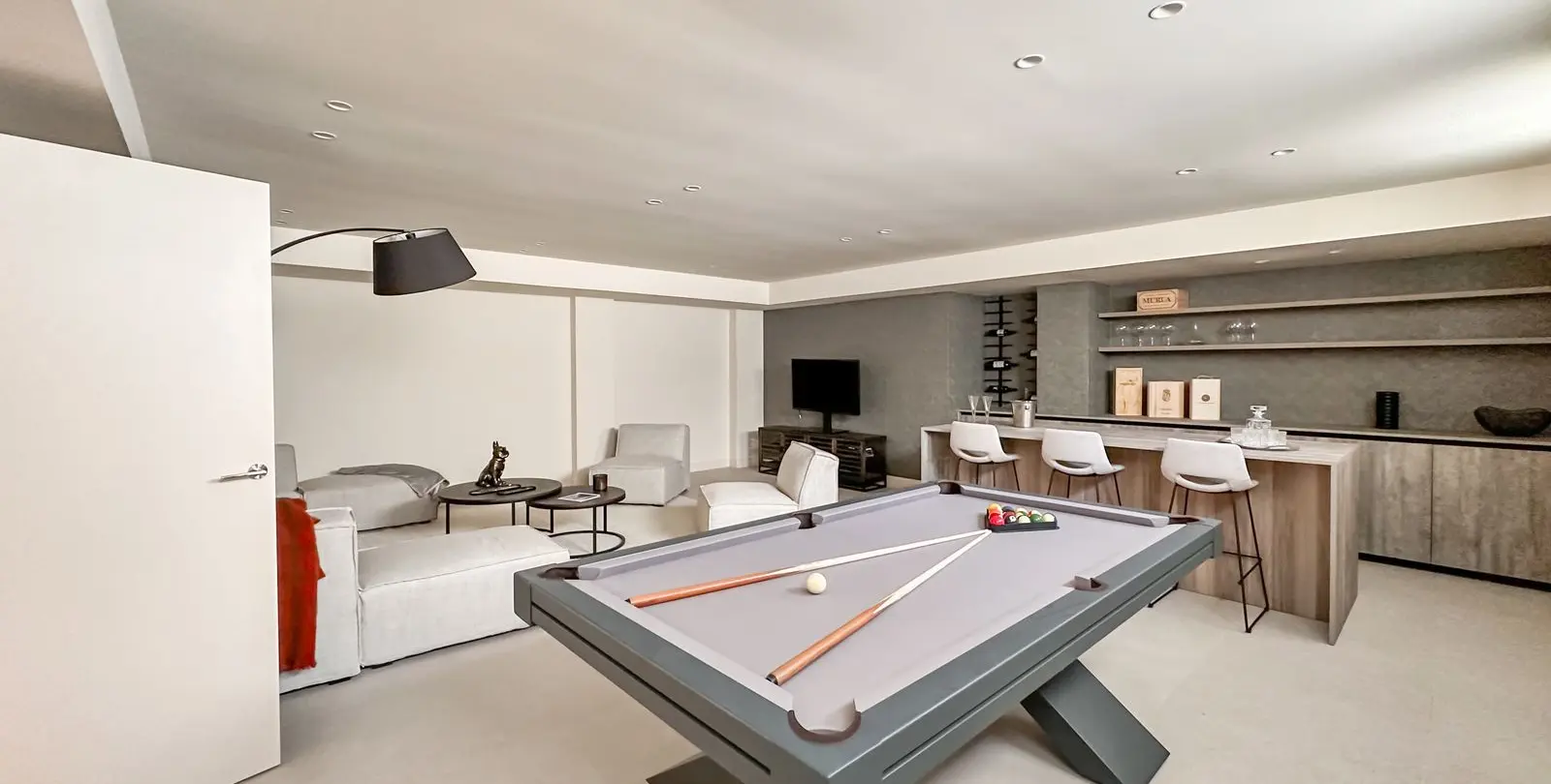 Sale of detached villa in New Golden Mile 84