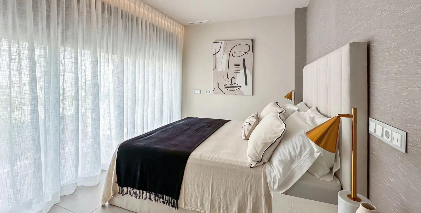 Sale of detached villa in New Golden Mile 87
