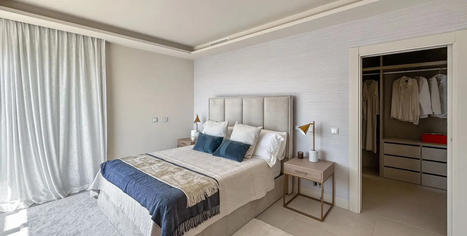 Sale of detached villa in New Golden Mile 89