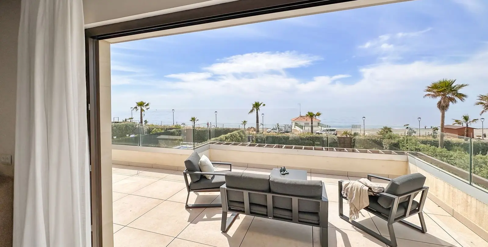 Sale of detached villa in New Golden Mile 94